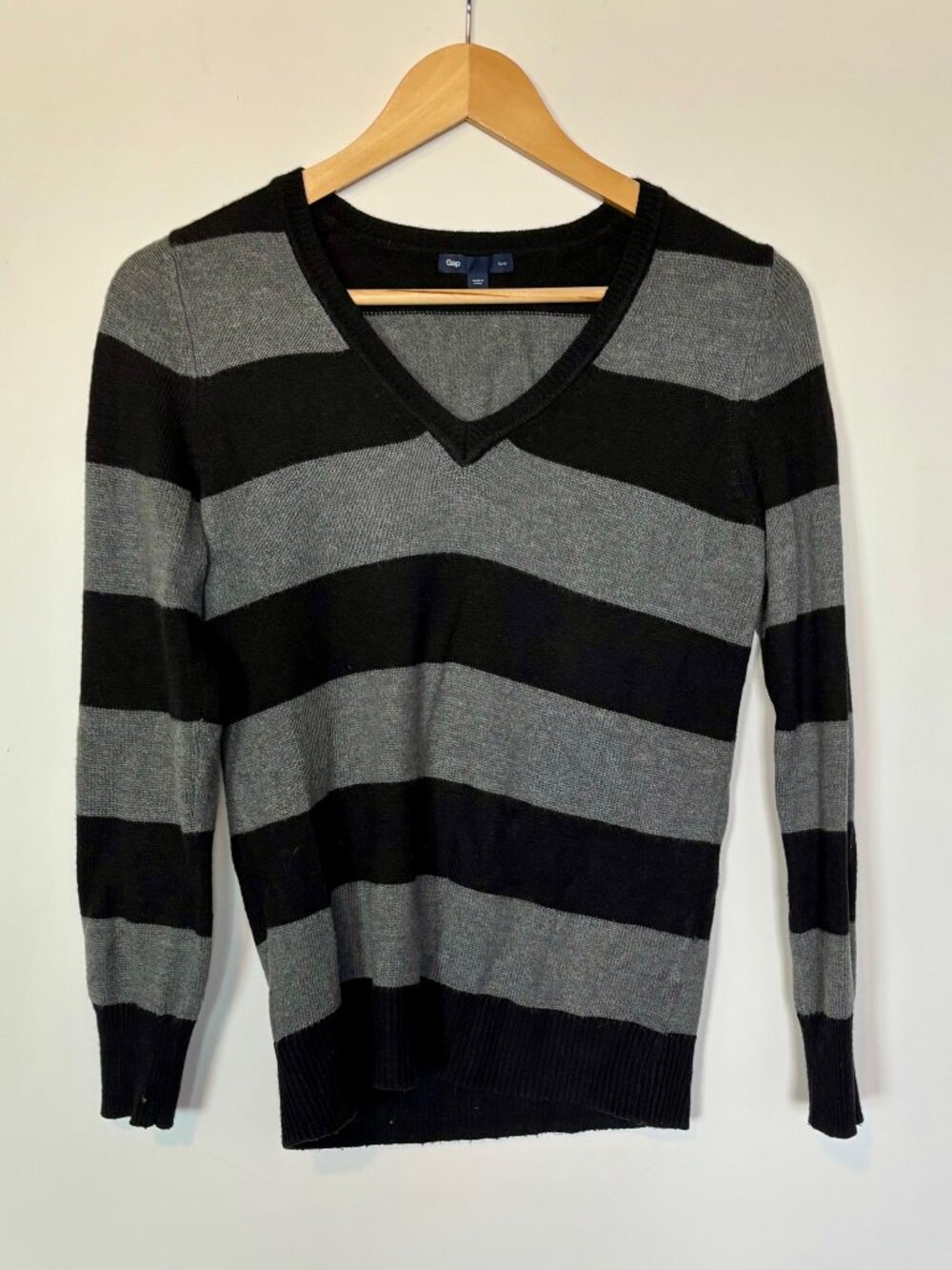 Gap Women's V-Neck Long Sleeve Sweater with Black and Gray Stripes